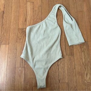 PrettyLittleThing Cream Ivory One Shoulder Sleeve Bodysuit Women’s Size 4